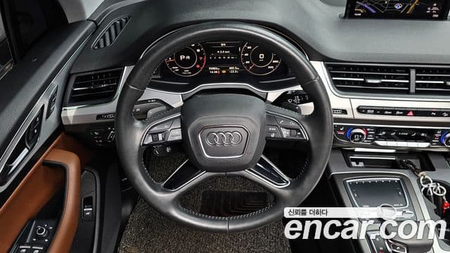 Audi Q7 2019 — Şəkil 13/20