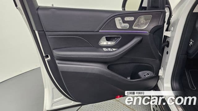 Mercedes-Benz GLE-Class 2025 — Photo 12/32