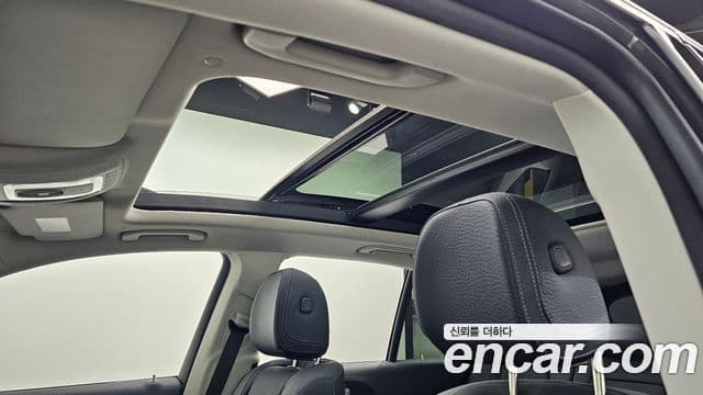 Mercedes-Benz GLE-Class 2025 — Photo 28/32