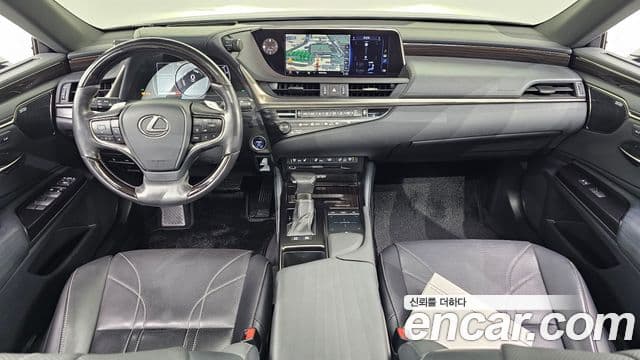 Lexus ES300h 2019 — ფოტო 7/20