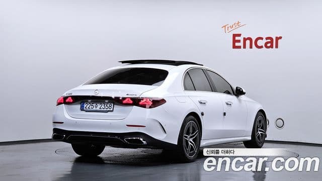 Mercedes-Benz E-Class 2025 — Фото 2/20