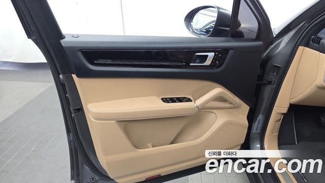 Porsche Cayenne 2019 — Photo 16/32