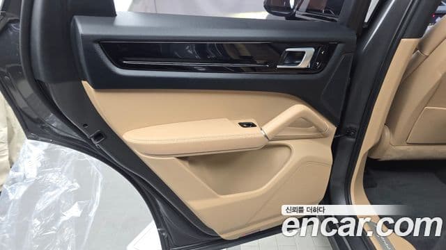 Porsche Cayenne 2019 — Photo 27/32