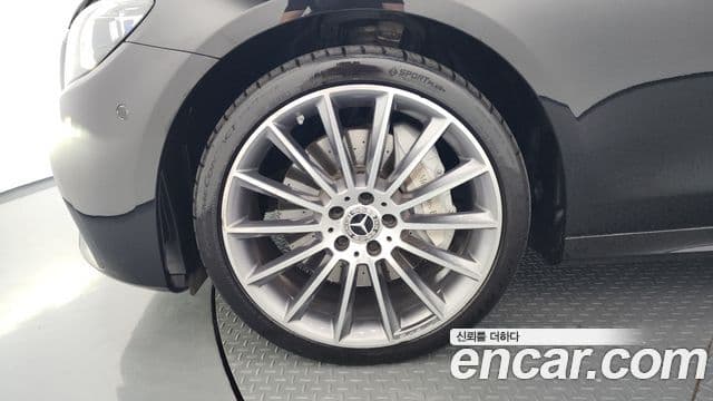 Mercedes-Benz E-Class 2021 — фото 4 из 20
