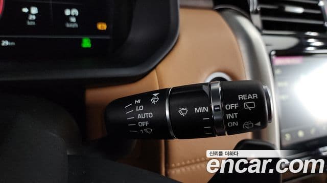 Land Rover Discovery 5 2018 — Photo 19/39