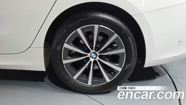 BMW 3 Series 2021 — Photo 19/35