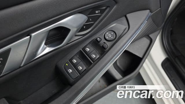 BMW 3 Series 2021 — Photo 22/35