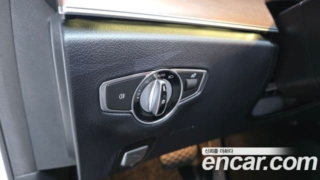 Mercedes-Benz E-Class 2022 — Фото 19/20