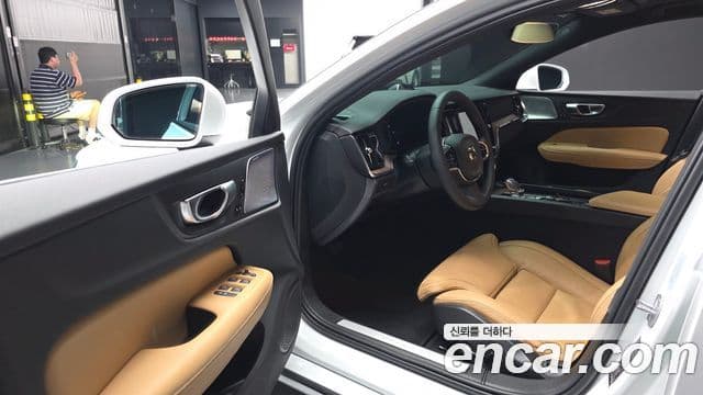 Volvo S60 2024 — фото 9 из 20