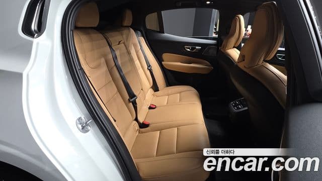 Volvo S60 2024 — фото 12 из 20