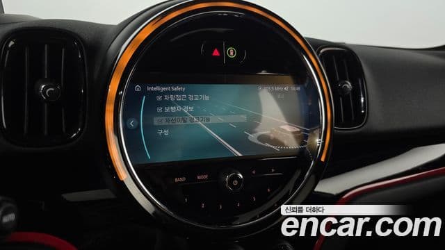 Mini Cooper S Countryman 2023 — ფოტო 19/20