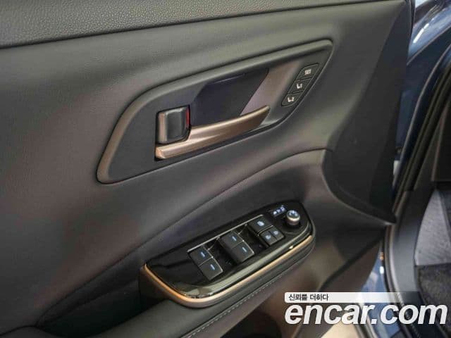 Toyota Crown Crossover 2025 — Фото 11/19