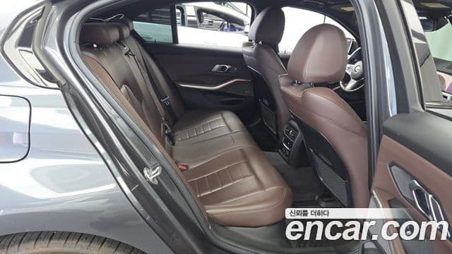 BMW 3 Series 2019 — Şəkil 12/20