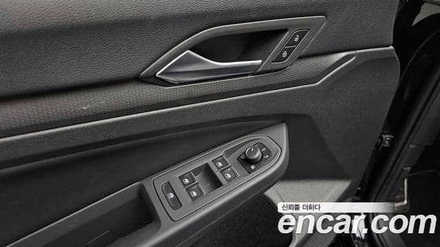 Volkswagen Golf 2023 — ფოტო 18/20