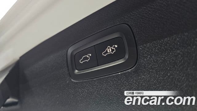 Volvo XC90 2018 — Photo 30/31