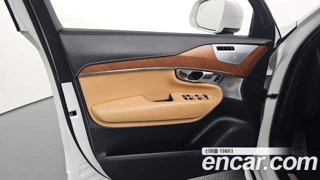 Volvo XC90 2018 — Photo 8/31