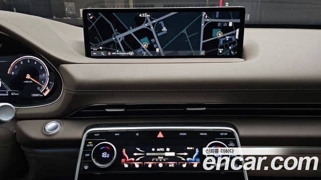 Genesis GV80 2020 — ფოტო 14/20