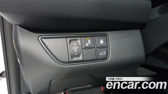 Genesis G70 2018 — ფოტო 16/20