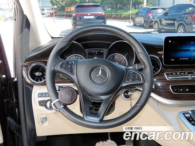 Mercedes-Benz V-Class 2021 — Şəkil 8/20