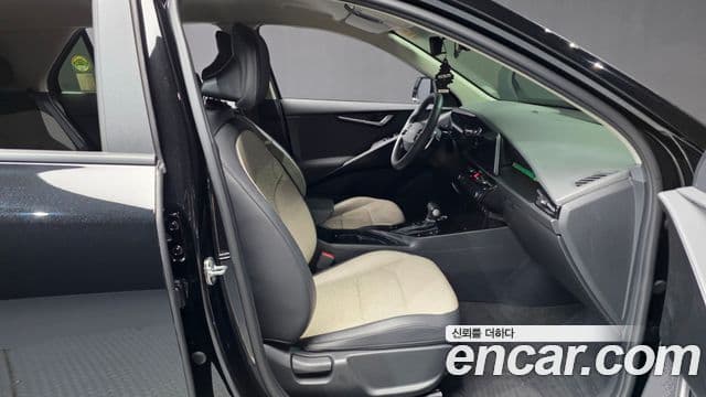Kia Niro 2022 — Фото 11/20