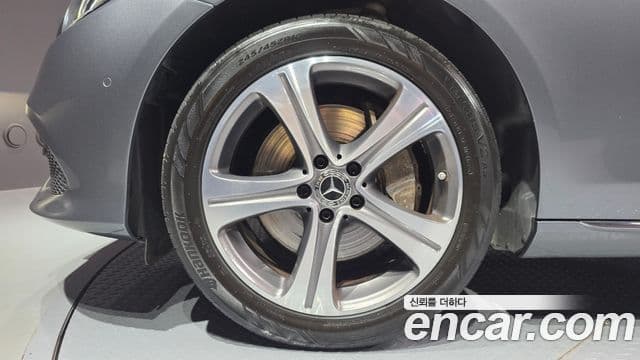 Mercedes-Benz E-Class 2019 — ფოტო 5/20