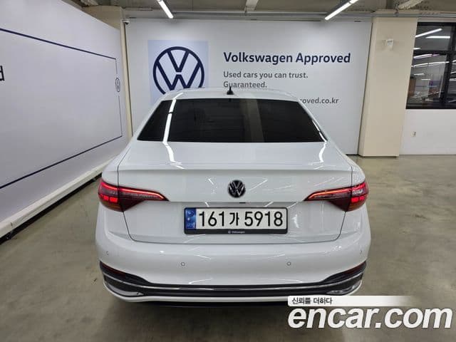 Volkswagen Jetta 2022 — ფოტო 3/20
