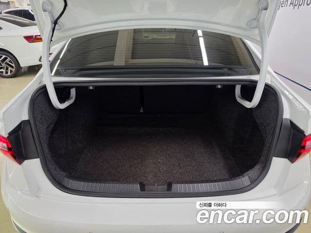Volkswagen Jetta 2022 — ფოტო 15/20