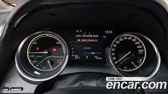 Toyota Camry 2023 — ფოტო 9/33