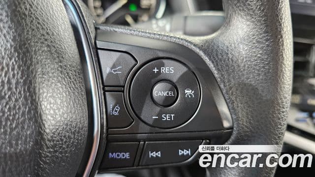 Toyota Camry 2023 — ფოტო 7/33