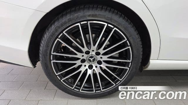 Mercedes-Benz C-Class 2023 — ფოტო 5/20