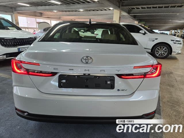 Toyota Camry 2026 — Photo 2/11