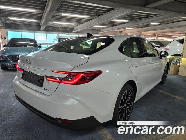 Toyota Camry 2026 — Photo 1/11