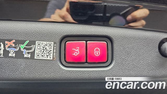 Mercedes-Benz E-Class 2025 — ფოტო 16/20