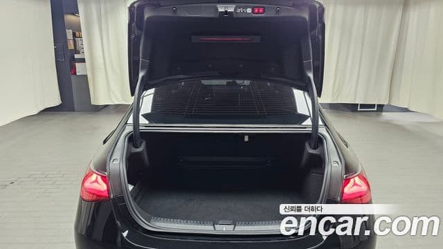 Mercedes-Benz E-Class 2025 — ფოტო 17/20