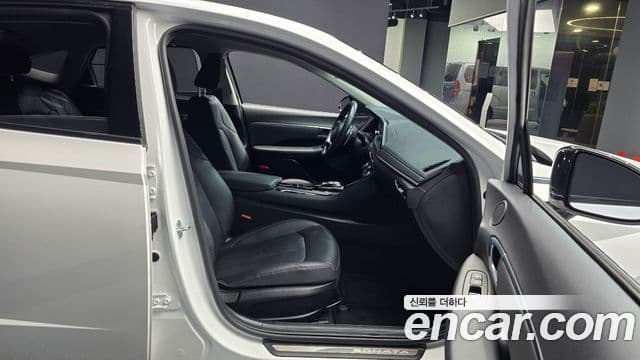 Hyundai Sonata Hybrid 2021 — Photo 19/30