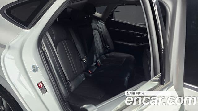 Hyundai Sonata Hybrid 2021 — Photo 18/30