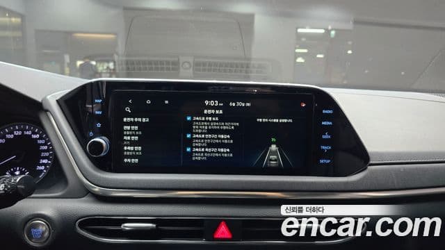 Hyundai Sonata Hybrid 2021 — Photo 24/30