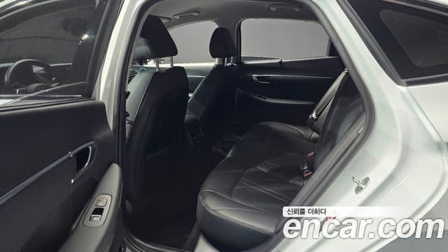 Hyundai Sonata Hybrid 2021 — Photo 22/30