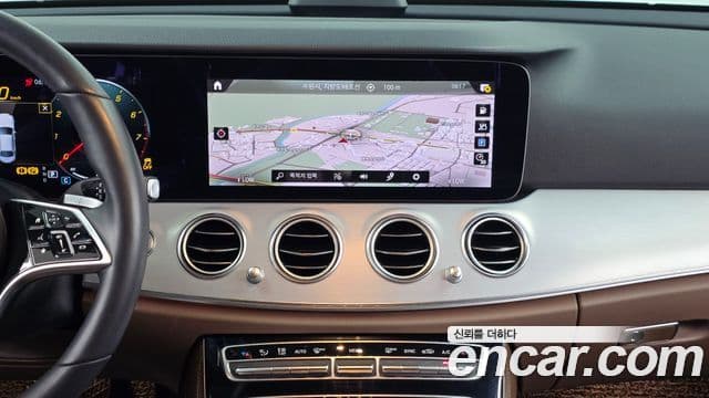 Mercedes-Benz E-Class 2020 — фото 12 из 20