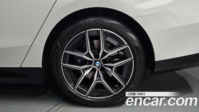 BMW 5 Series 2025 — Photo 14/34