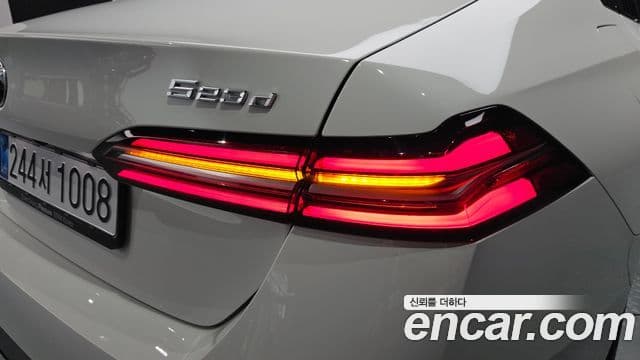 BMW 5 Series 2025 — Photo 28/34