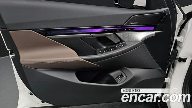 BMW 5 Series 2025 — Photo 31/34