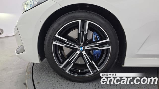 BMW 3 Series 2023 — фото 5 из 20