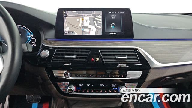 BMW 5 Series 2020 — ფოტო 12/20