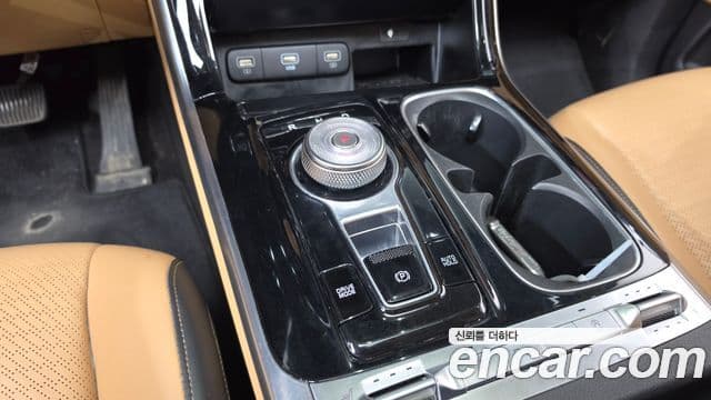 Kia Carnival 2021 — фото 9 из 20