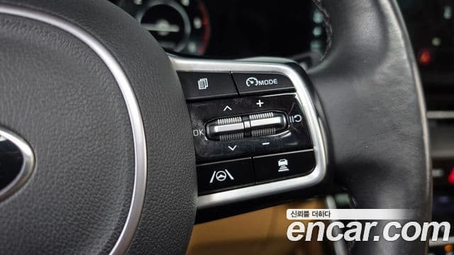 Kia Carnival 2021 — фото 16 из 20