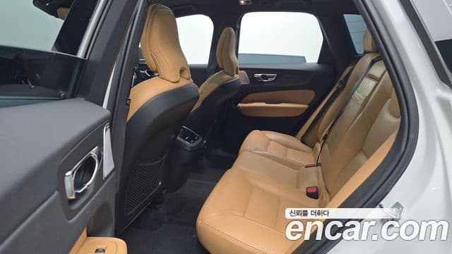 Volvo XC60 2021 — фото 13 из 20