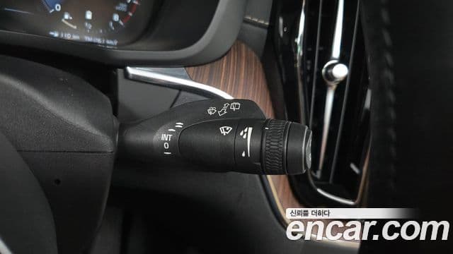 Volvo XC60 2021 — Photo 30/34