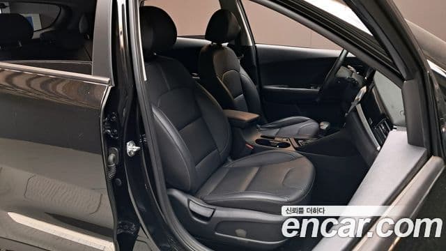 Kia Niro 2021 — Фото 11/20