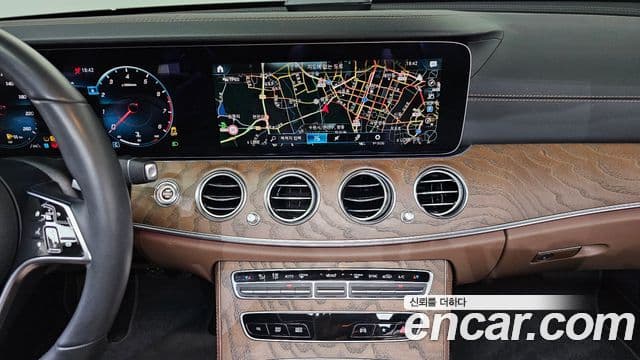 Mercedes-Benz E-Class 2023 — Şəkil 12/20